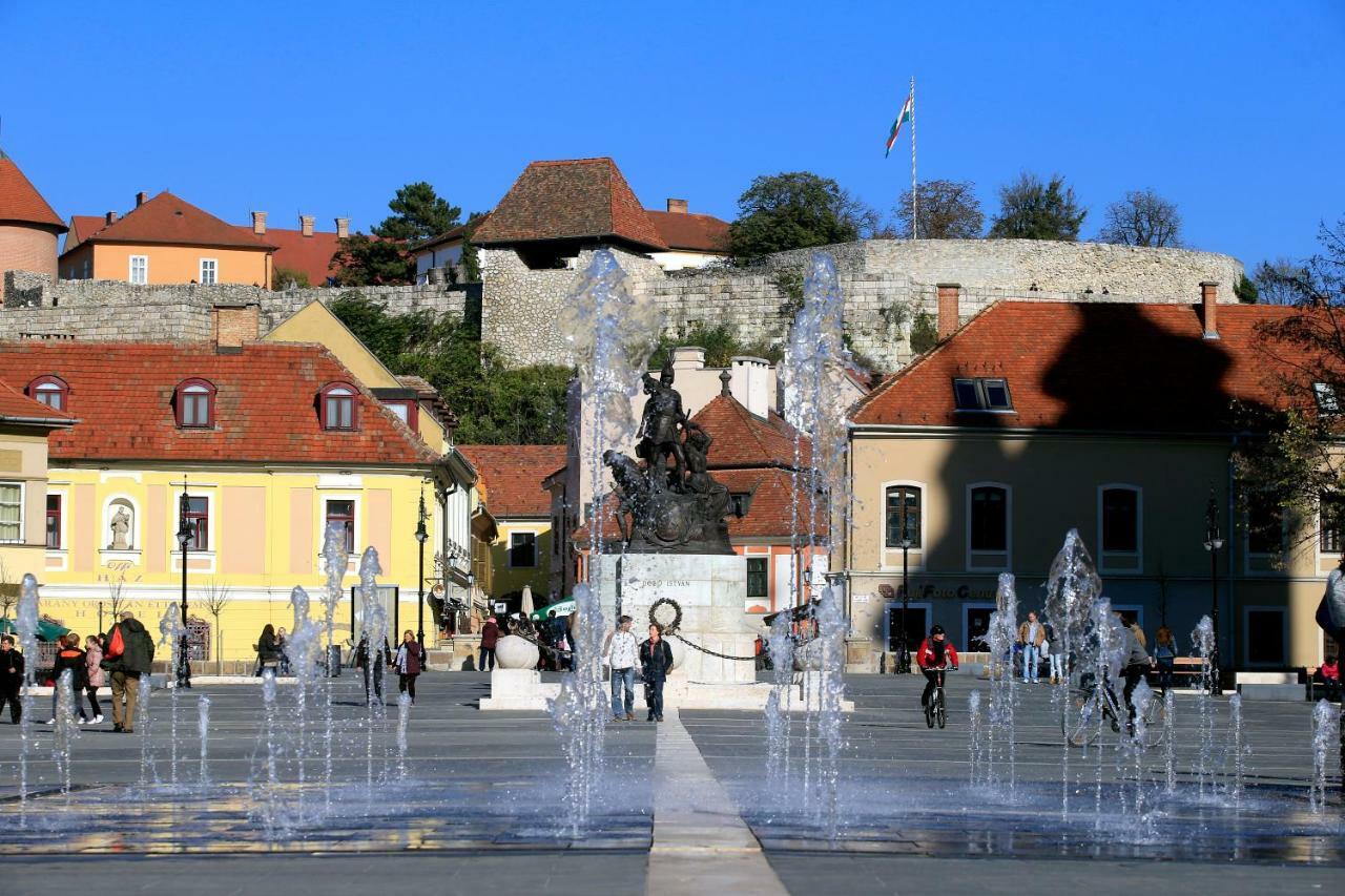 Sophie Apartman Eger Esterno foto